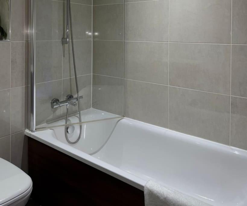 Cosy City Centre Apartment With Parking เบอร์มิงแฮม ภายนอก รูปภาพ